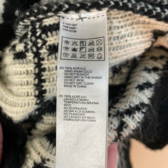 Forever 21 Southwestern Patterned Double Knit Shrug - Picture 3 of 5